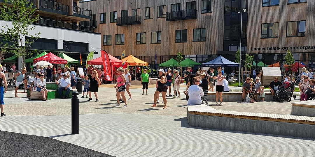 Bilde/illustrasjon for Sommerfest på torget